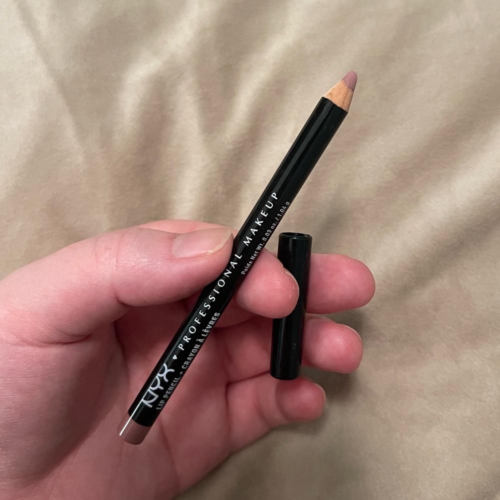NYX lip pencil in Pale Pink